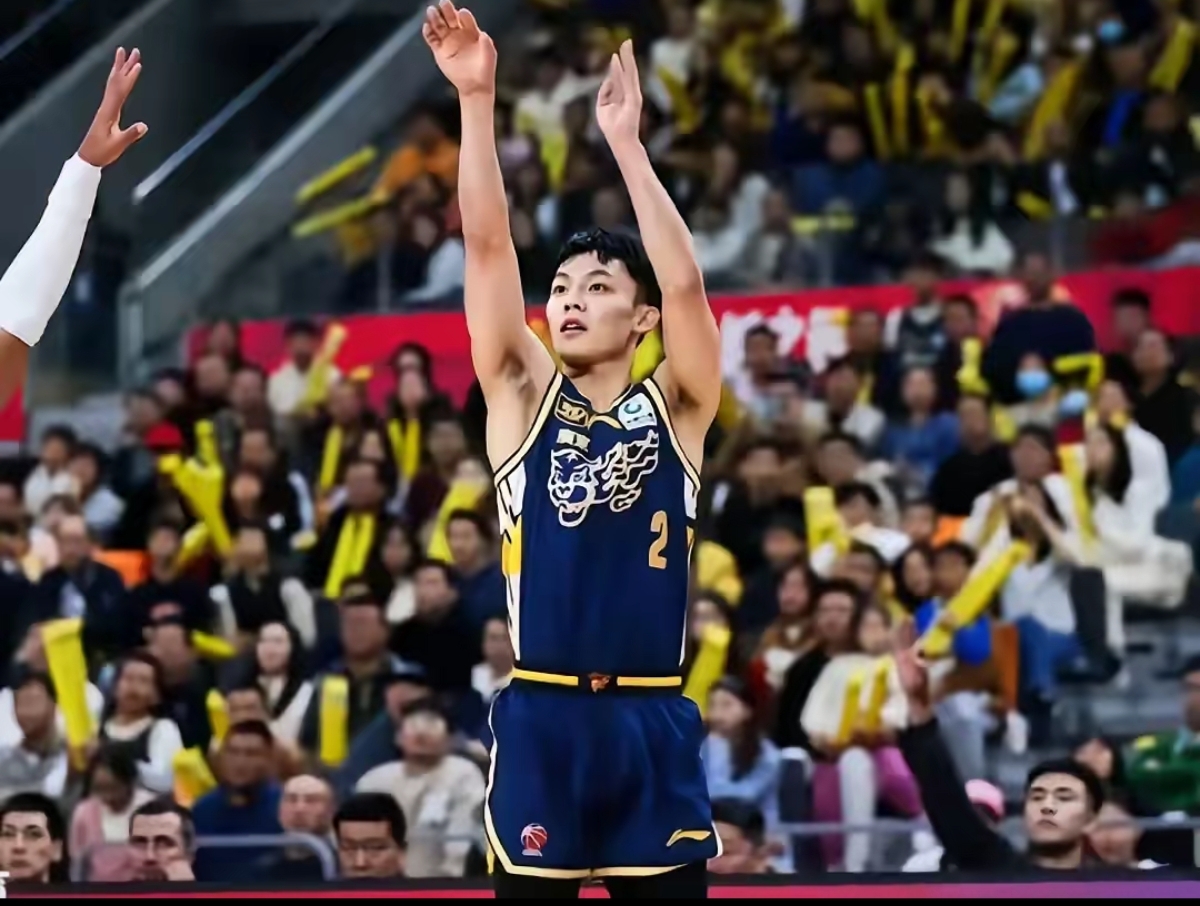 包含广东宏远队遭遇福建队，胜算差距不容小视的词条