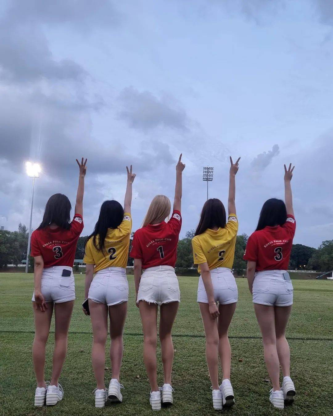 关于江苏啦啦队分享日常：听说你们更爱抽象的美女的信息